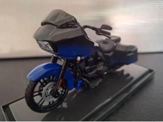 Harley-Davidson CVO Road Glide blauw-zwart Schaal 1:18