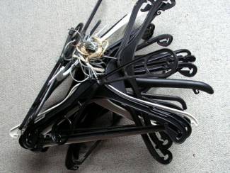 Klerenhangers ongeveer 25 gratis ophalen